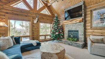 House (4 Bedrooms) | Interior