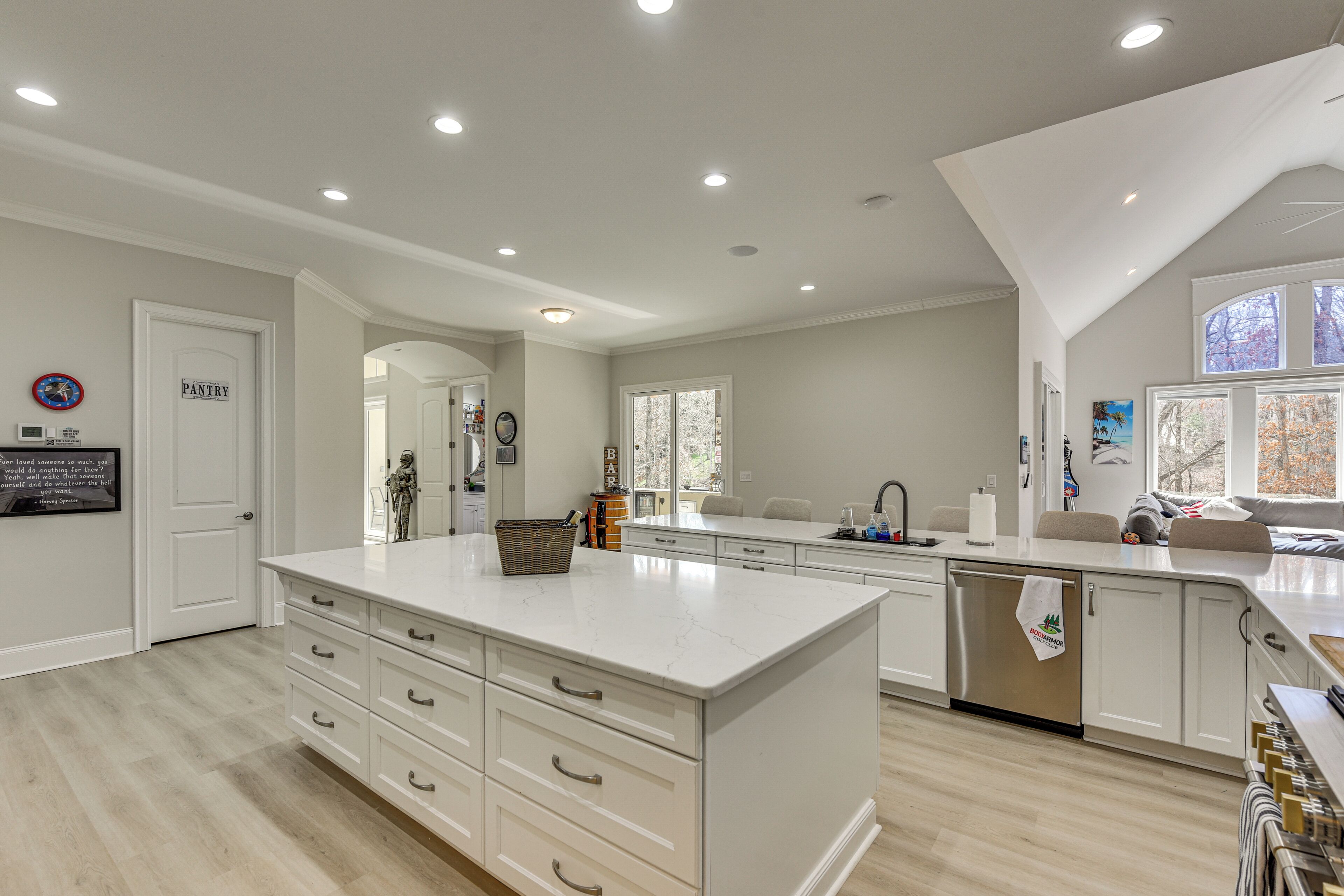 House (5 Bedrooms) | Interior