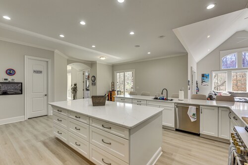 Sprawling Group Getaway w/ Dock on Lake Wylie!