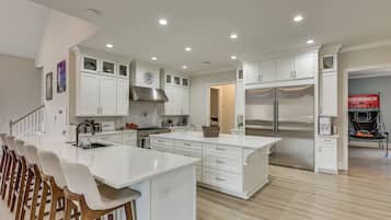 House (5 Bedrooms) | Interior