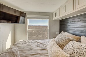 House (1 Bedroom) | Interior - Countryside Kalispell Tiny Home w/ Mountain Views! (Kalispell)