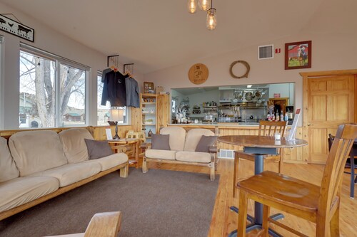 Scenic & Unique Country Retreat in Thermopolis!