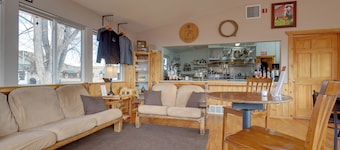 Scenic & Unique Country Retreat in Thermopolis!