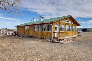 Interior - Cattle Ranch Home in Western Wyoming w/ Grill (Thermopolis)
