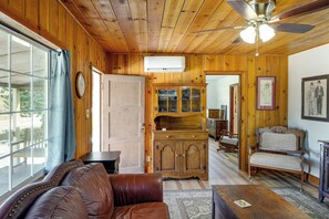 House (1 Bedroom) | Interior - 10 Mi to Tehachapi Mountain Park: Mtn-view Cabin! (Tehachapi)