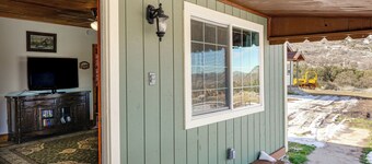 10 Mi to Tehachapi Mountain Park: Mtn-view Cabin!