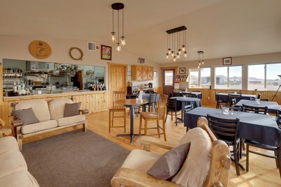 On Ranch w/ Stunning Mtn Views! Thermopolis Escape