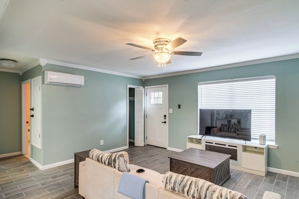 House (3 Bedrooms) | Interior - Fun in the Sun w/ Family - Pensacola Duplex + Yard (Pensacola)