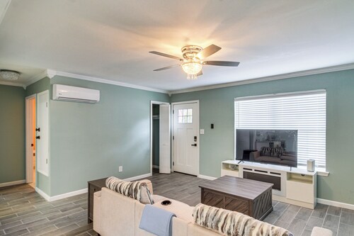 Fun in the Sun w/ Family - Pensacola Duplex + Yard