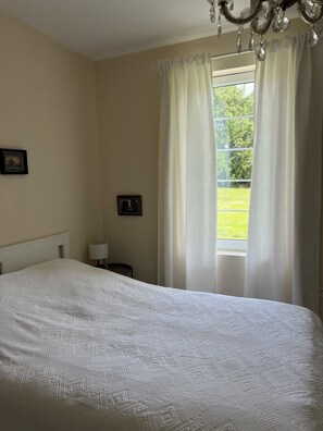 2 bedrooms, iron/ironing board, WiFi, bed sheets - Cosy 2-bedroom cottage among vineyards & forest — Bordeaux region (Massugas)