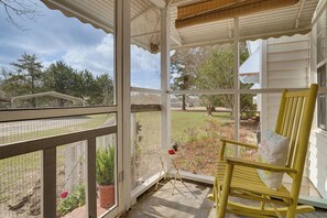 House (3 Bedrooms) | Interior - 2-acre Farmhouse w/ Animals! Allendale Retreat (Allendale)