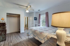 House (3 Bedrooms) | Interior - 2-acre Farmhouse w/ Animals! Allendale Retreat (Allendale)