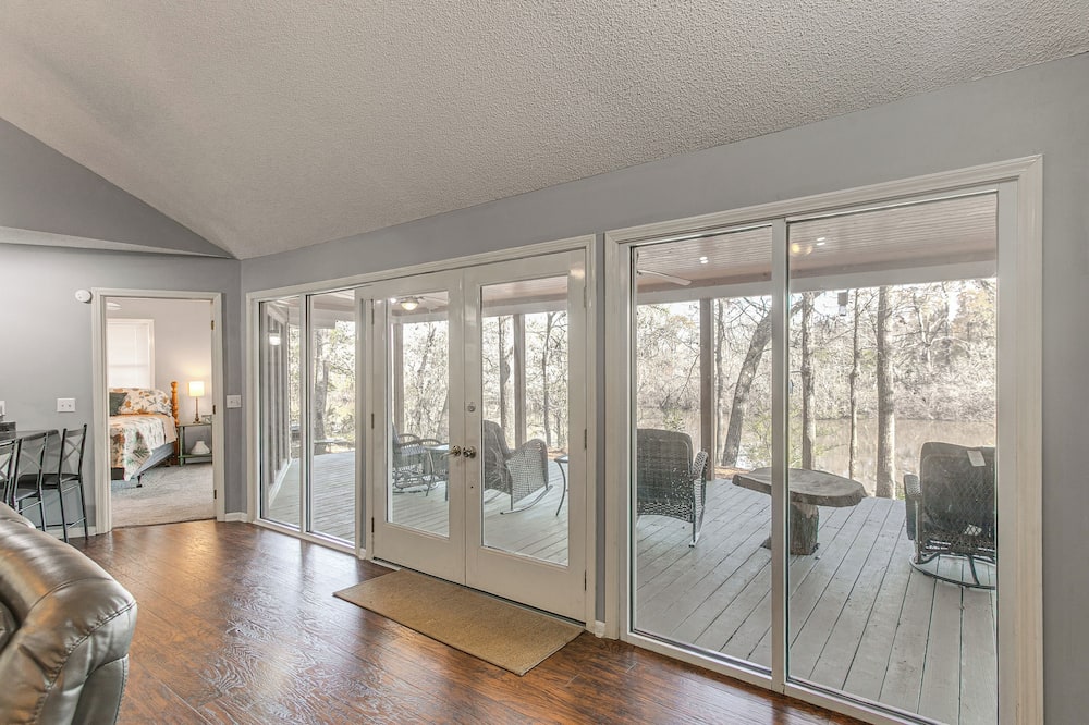 Private Dock + River View: Cabin Retreat in Jesup - Wayne County, GA