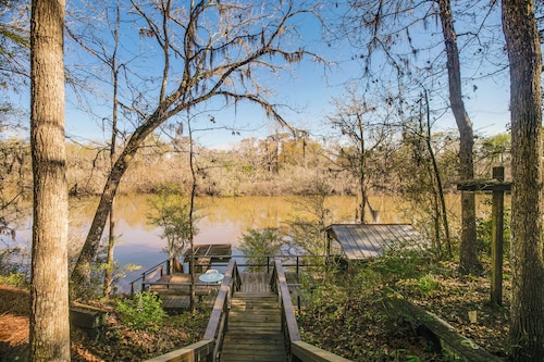 Private Dock + River View: Cabin Retreat in Jesup