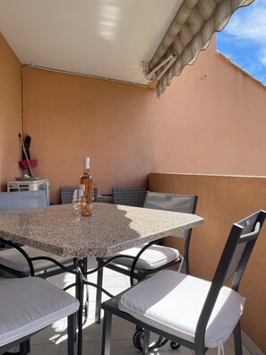 屋外ダイニングエリア