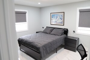 Room - Enjoy a stylish experience at this Central Valley, modern 3 bedroom home. (Woodbury)