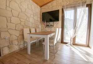 Dining - Ikarion Village Home by RentalsPro (Skala Fourkas)