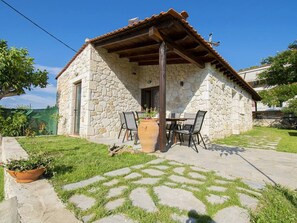 Outdoor dining - Ikarion Village Home by RentalsPro (Skala Fourkas)