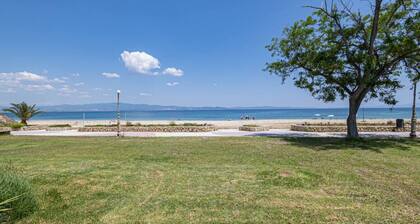 Anastasia Sea View Apartment by RentalsPro