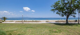 Anastasia Sea View Apartment by RentalsPro