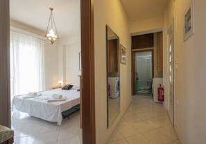 2 habitaciones, tabla de planchar con plancha, wifi y ropa de cama 