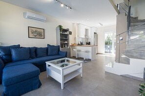 TV - Aurora Maisonette by RentalsPro (Kallithea)