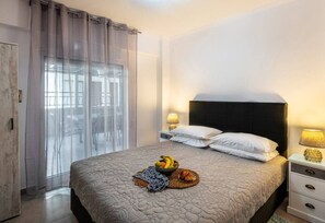 2 bedrooms, iron/ironing board, WiFi, bed sheets - GnG Apartment 1 by RentalsPro - Nea Flogita (Nea Flogita)