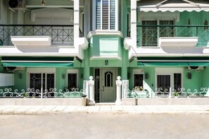 Exterior detail - GnG Apartment 1 by RentalsPro - Nea Flogita (Nea Flogita)