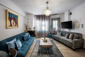 TV - GnG Apartment 2 by RentalsPro - Nea Flogita (Nea Flogita)