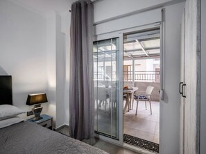 2 bedrooms, iron/ironing board, WiFi, bed sheets - GnG Apartment 2 by RentalsPro - Nea Flogita (Nea Flogita)