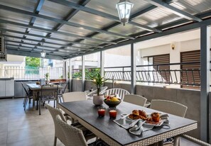 Outdoor dining - GnG Apartment 2 by RentalsPro - Nea Flogita (Nea Flogita)