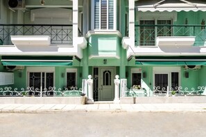 Exterior detail - GnG Apartment 2 by RentalsPro - Nea Flogita (Nea Flogita)