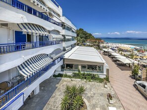 Terrace/patio - Poseidon Edge No9 by RentalsPro - Kallithea (Kallithea)