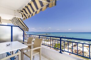 Outdoor dining - Poseidon Edge No28 by RentalsPro - Kallithea (Kallithea)