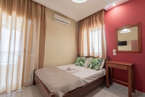 1 chambre, fer et planche à repasser, Wi-Fi, literie fournie