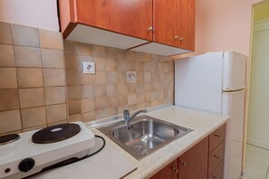 Kühlschrank, Kochgeschirr/Geschirr/Besteck
