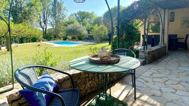 A patio with a table and chairs, a hanging light fixture, a pool, and a garden. - 4-bed 3.5-bath Villa, Pool, Close to Callian- Pays de Fayence (Callian)