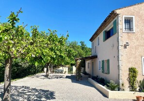 Property grounds - 4-bed 3.5-bath Villa, Pool, Close to Callian- Pays de Fayence (Callian)