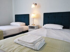 2 chambres, fer et planche à repasser, Wi-Fi, draps fournis
