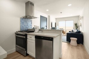 Fridge, microwave, oven, stovetop - Beachfront Suite w/ Private Patio + Fire Pit (Newport Beach)