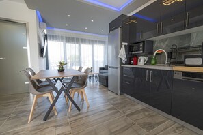 Fridge, microwave, oven, dishwasher - Chryssis Village by Travel Pro Services - Nea Potidaia Halkidiki (Nea Potidaia)