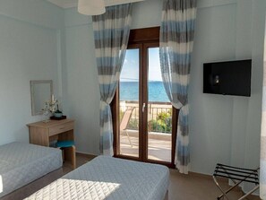 2 bedrooms, iron/ironing board, WiFi, bed sheets - Dimi Seafront Αpartment by Rentals Pro (Nea Moudania)