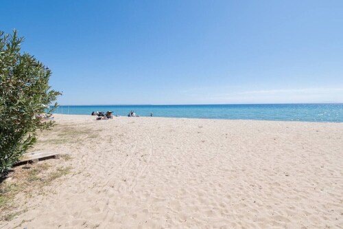 Tommy Seafront Apartments 2nd Floor by RentalsPro - Nea Flogita