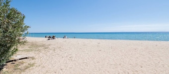 Tommy Seafront Apartments 2nd Floor by RentalsPro - Nea Flogita