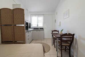 1 slaapkamer, een strijkplank/strijkijzer, wifi, beddengoed