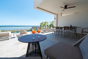 Outdoor dining - Avocetta Villas by Travel Pro - Nea Moudania (Agios Mamas)