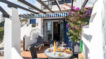 Apartamento | Restaurante al aire libre