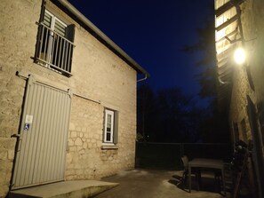 Exterior - Hedonist Gîte 1 – Ground Floor, Accessible for Reduced Mobility (Herpy-l'Arlésienne)