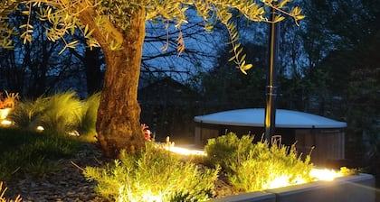 Gîte Hedoniste 2 with Nordic Bath, Private Terrace, and Air Conditioning