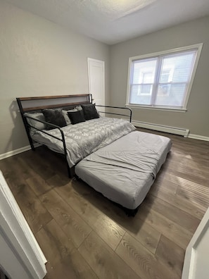 2 Schlafzimmer, Bügeleisen/Bügelbrett, kostenloses WLAN, Bettwäsche